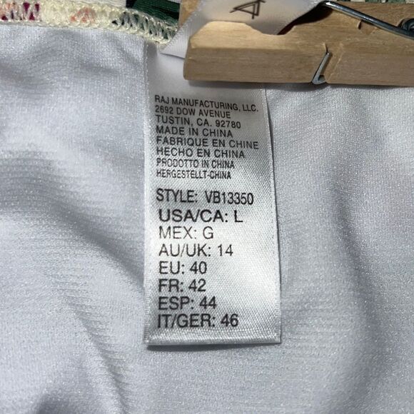 NWOT VYB Colorful Tropical Print Bikini Swim Set
Large - Picture 9 of 11